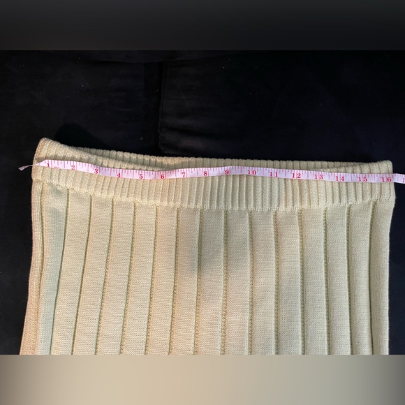 Soft lime sweater knee length skirt - Picture 5 of 8